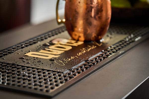 Tapis de bar moulé
