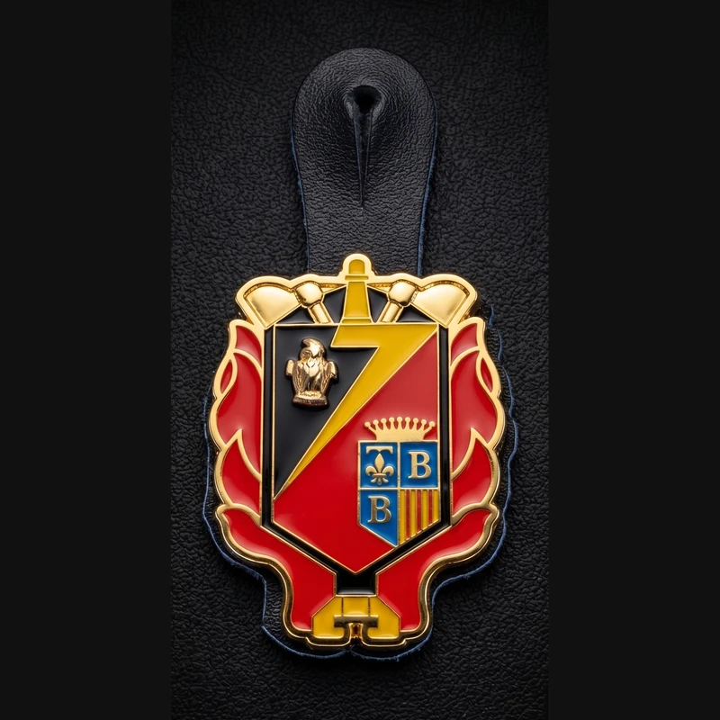 Insigne métallique, pucelle, du 7e RIISC en zamac émaillé, fabrication Promosapiens